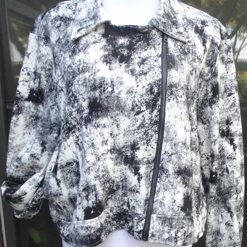 NWOT Lularoe Size Plus 2XL Presley Moto Jacket, black/white color splash, cotton